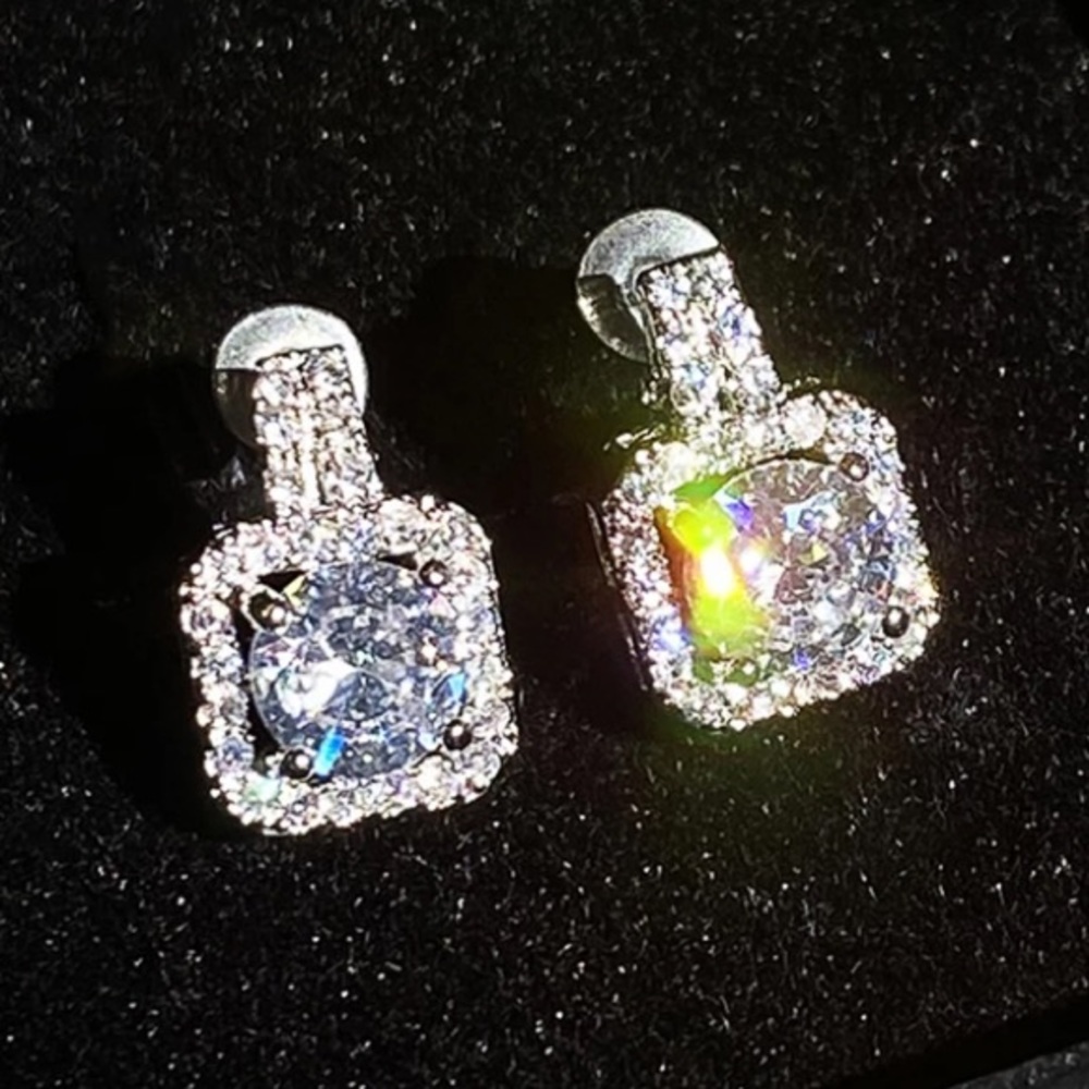 18K white gold plated stud earrings - Picture 3 of 4